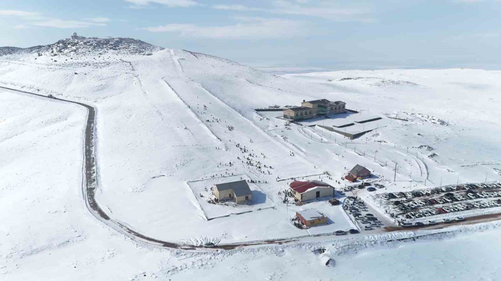 Karacadağ Kayak Merkezi sezonu açtı