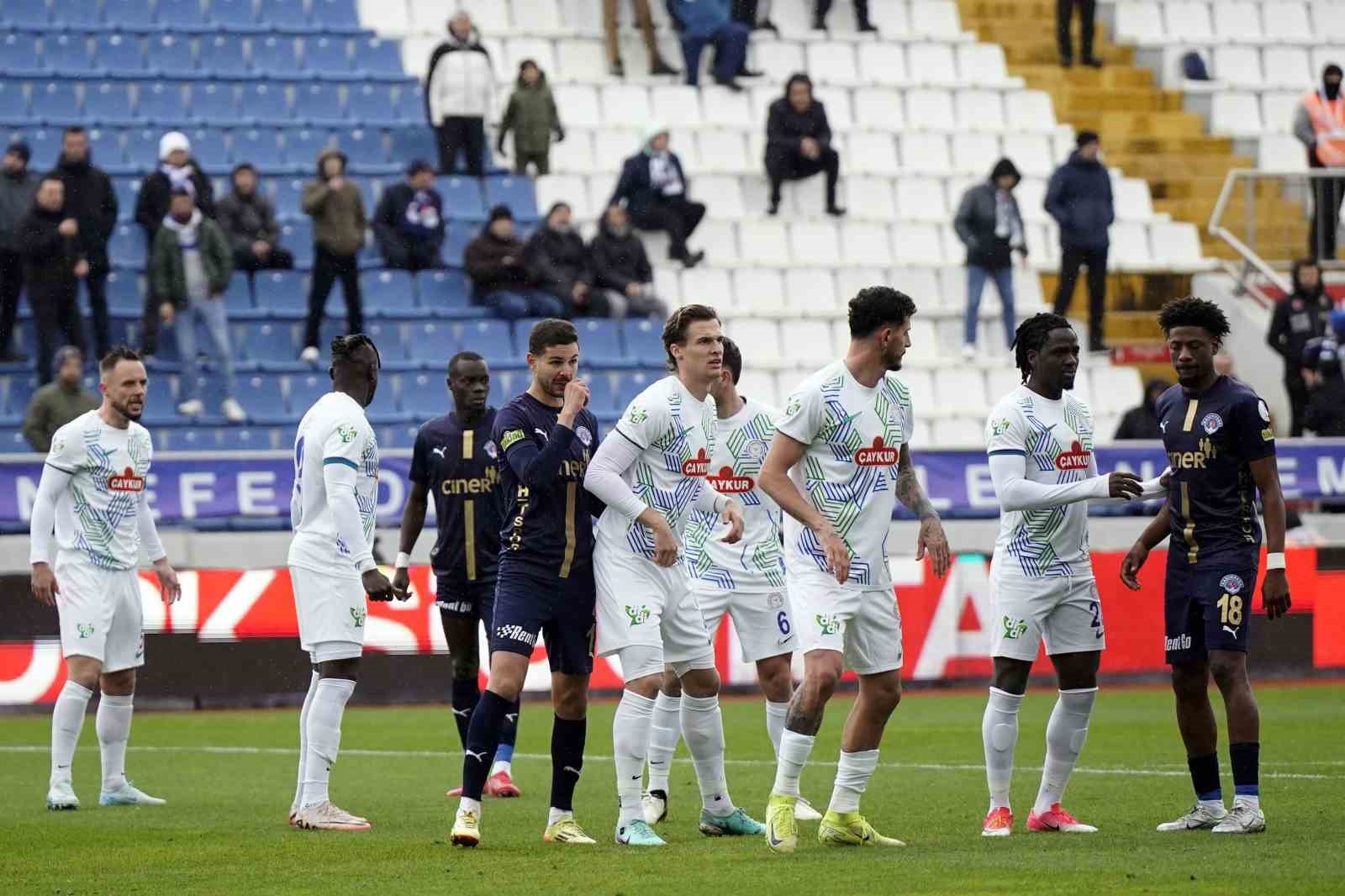 Trendyol Süper Lig: Kasımpaşa: 0 - Çaykur Rizespor: 0 (Maç devam ediyor)