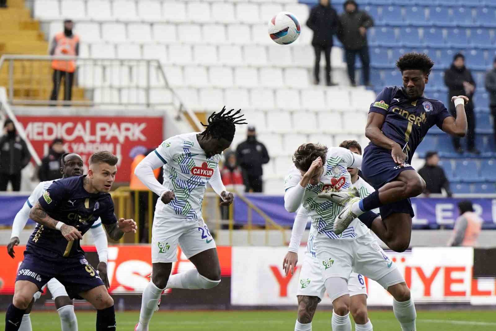 Trendyol Süper Lig: Kasımpaşa: 0 - Çaykur Rizespor: 0 (Maç devam ediyor)
