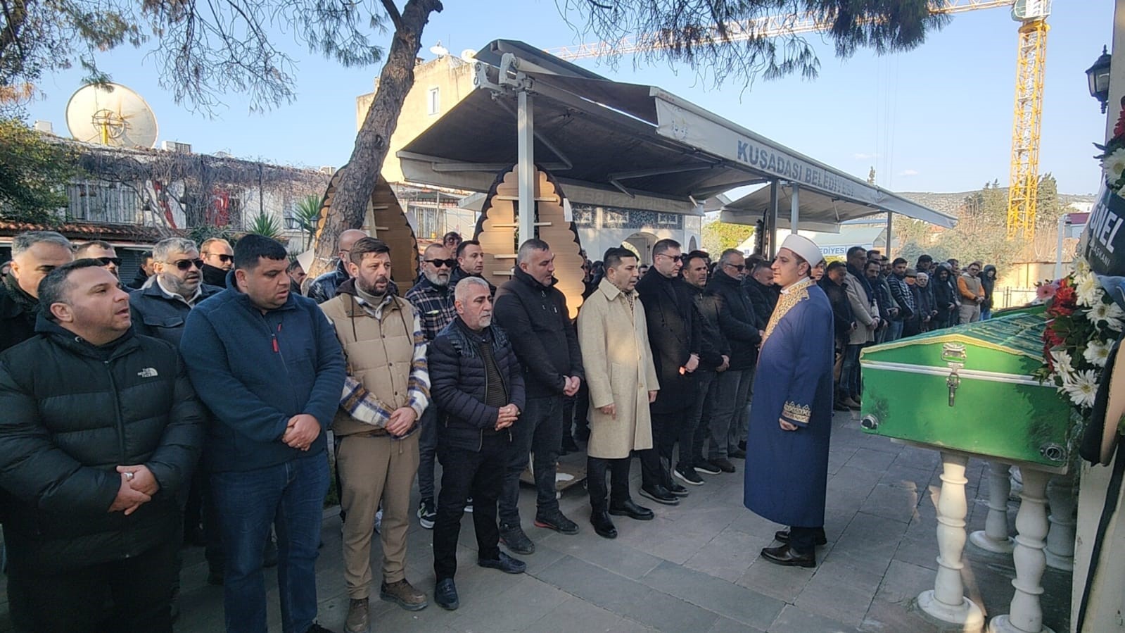 Tekerlekli sandalyede ölü olarak taburcu edildiği iddia edilen şahıs toprağa verildi
