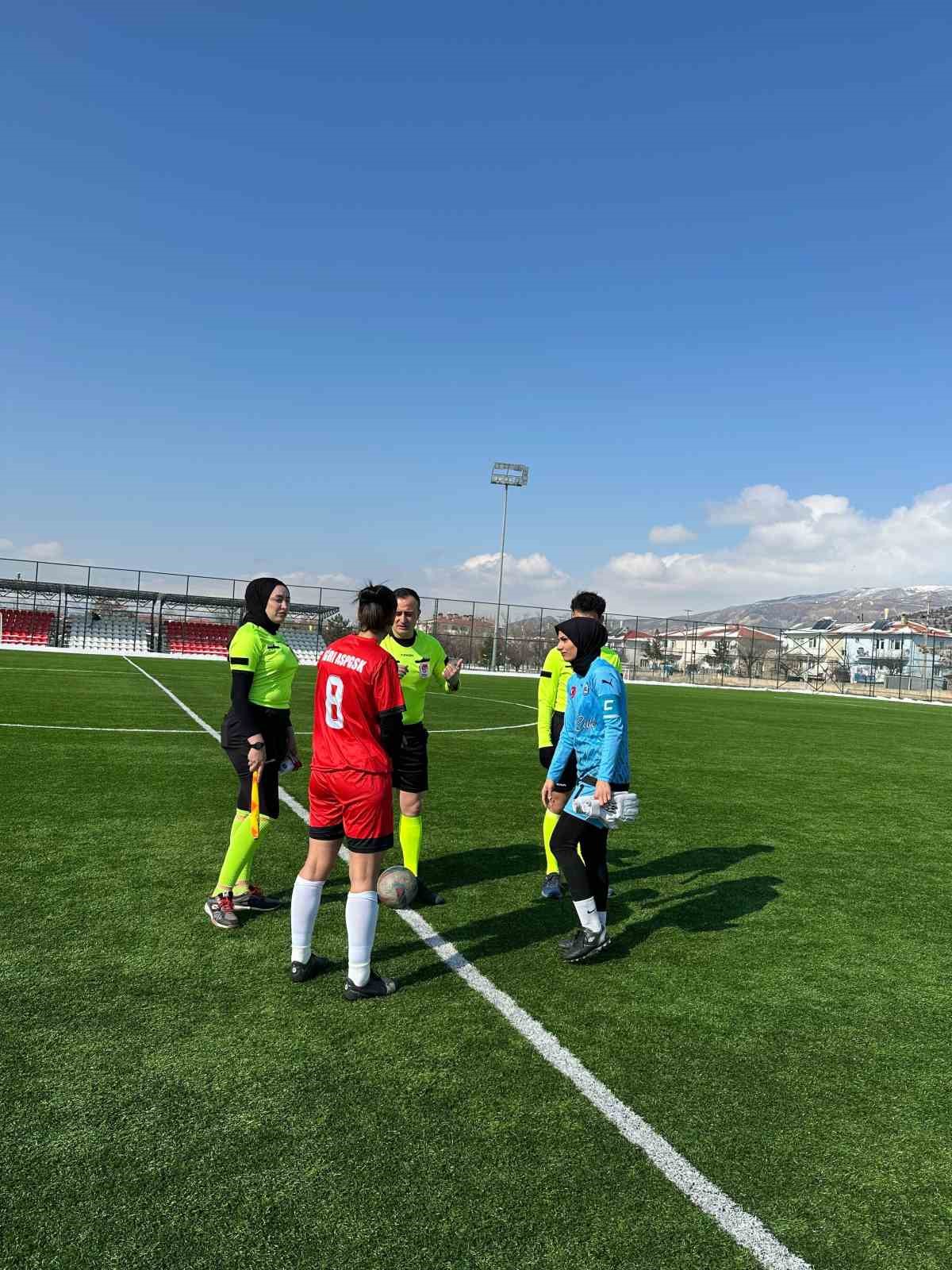 Ağrı ASP Kadın Futbol Takımı, Erzincan’da 8 golle güldü
