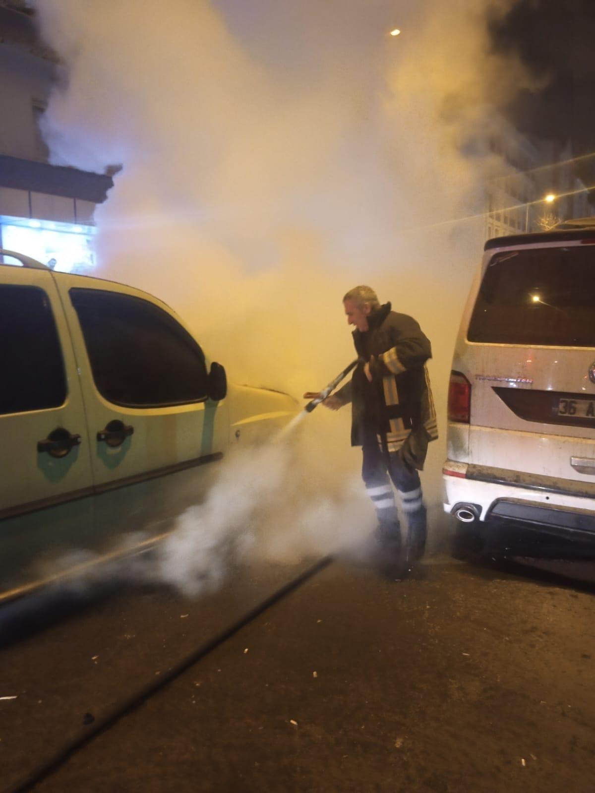Kars’ta seyir halindeki araç alevlere teslim oldu