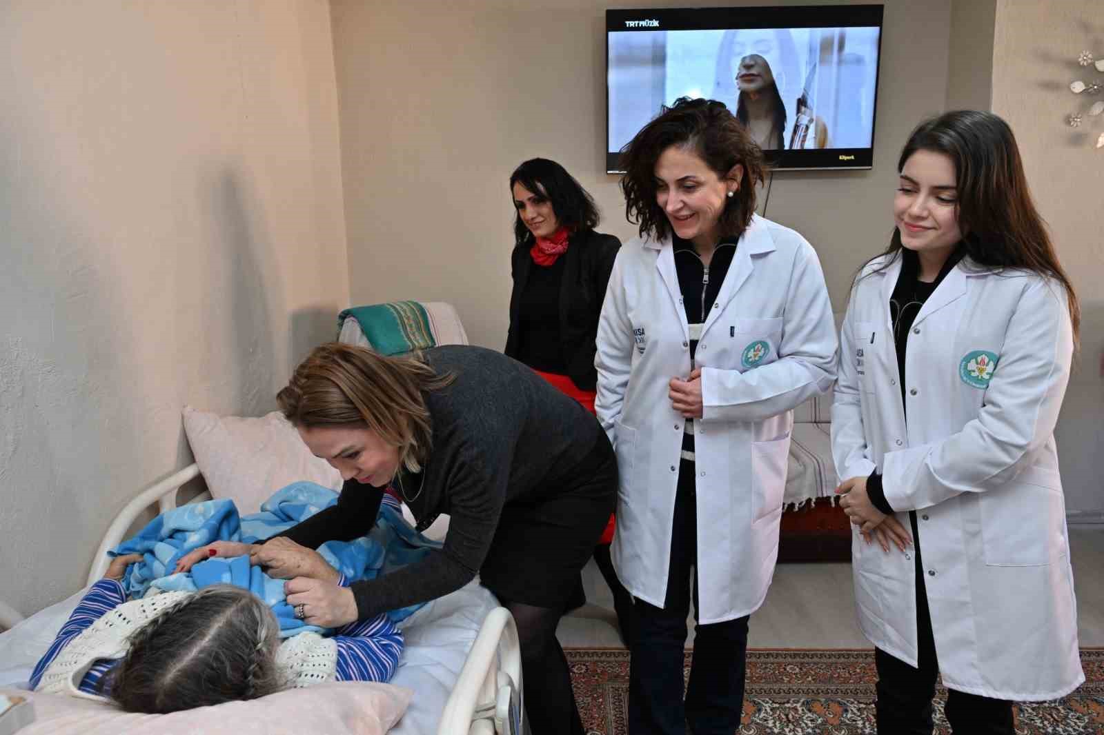 B&uuml;y&uuml;kşehirin evde bakım hizmeti devam ediyor
