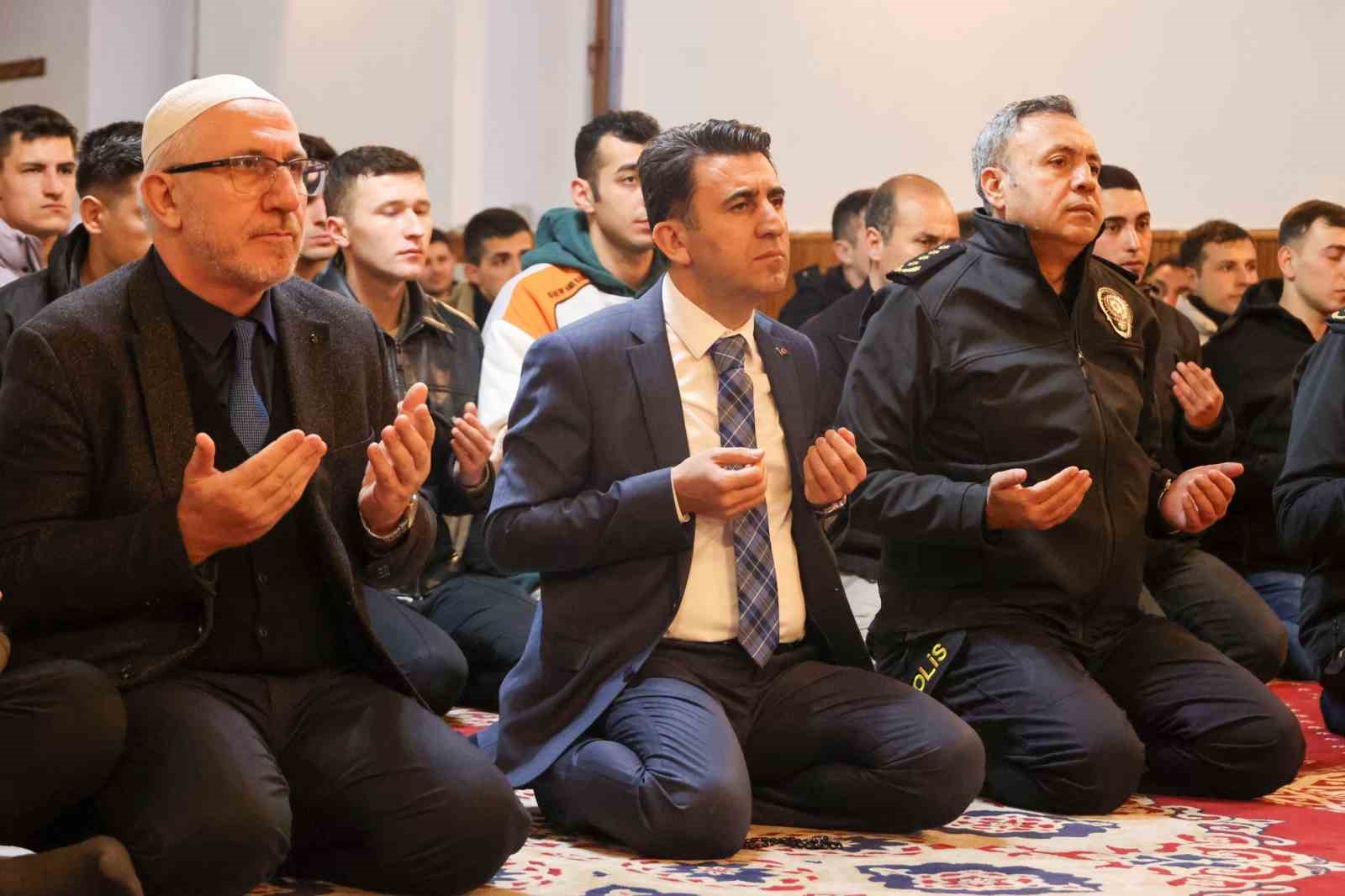 Depremde hayatını kaybedenler için Mevlid-i Şerif programı düzenlendi