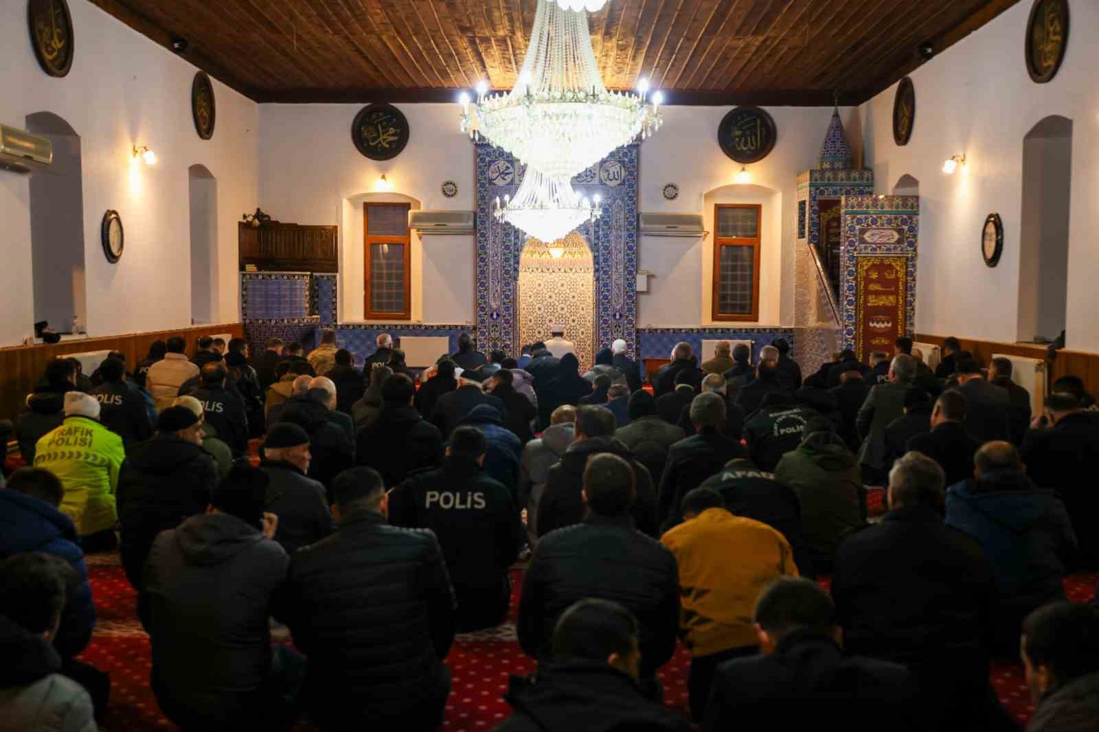 Depremde hayatını kaybedenler i&ccedil;in Mevlid-i Şerif programı d&uuml;zenlendi
