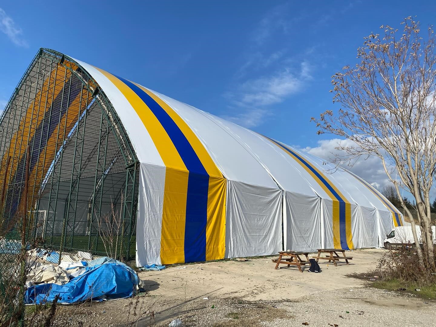 Halı saha yeni yüzüyle hizmet verecek