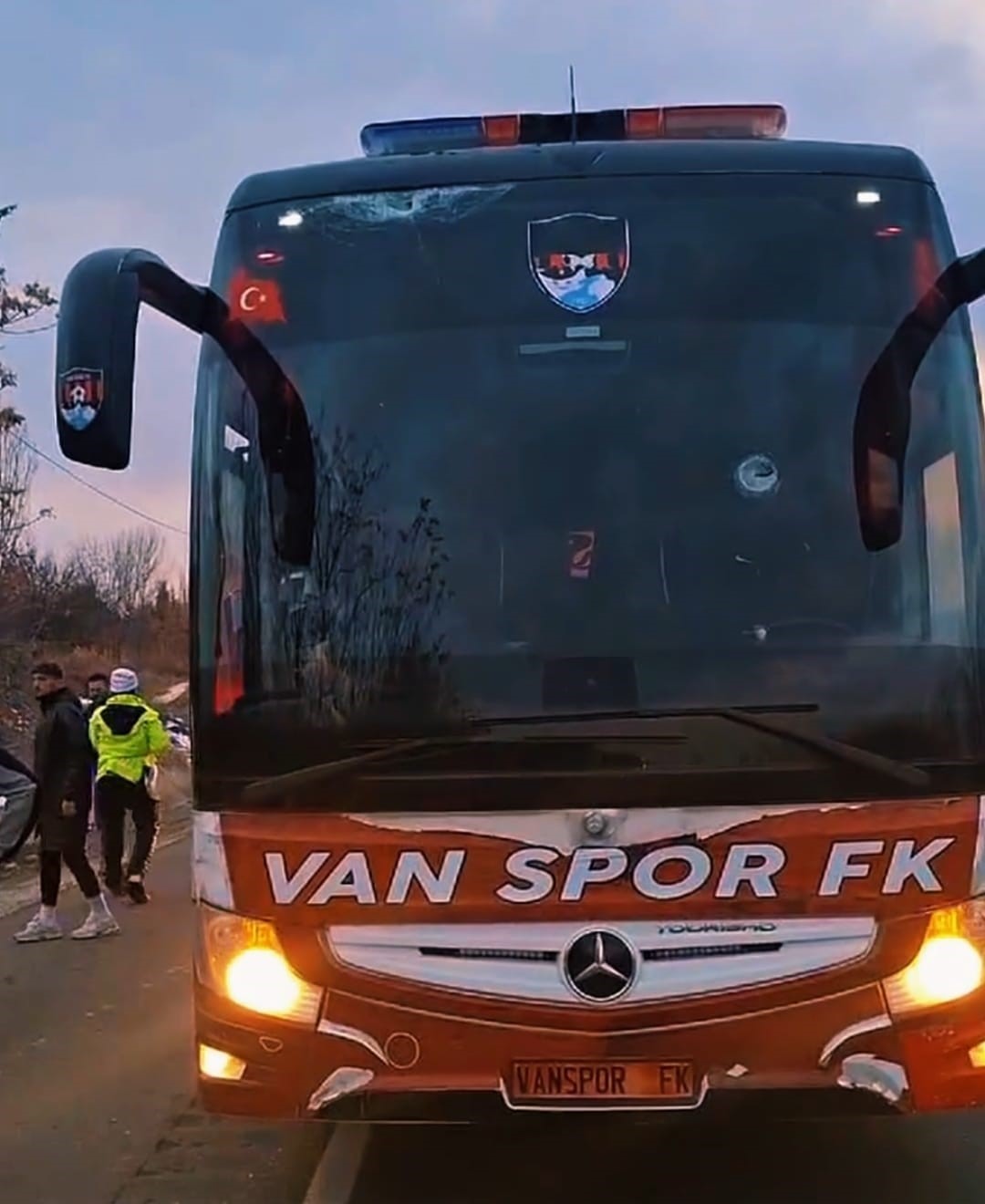 Erol Temel: "Vanspor’a yapılan bu saldırının üstünün kapatılmasına asla izin vermeyeceğiz"