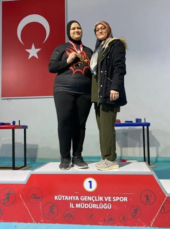 Asude Sarı, annesine ve babasına verdiği sözü tuttu