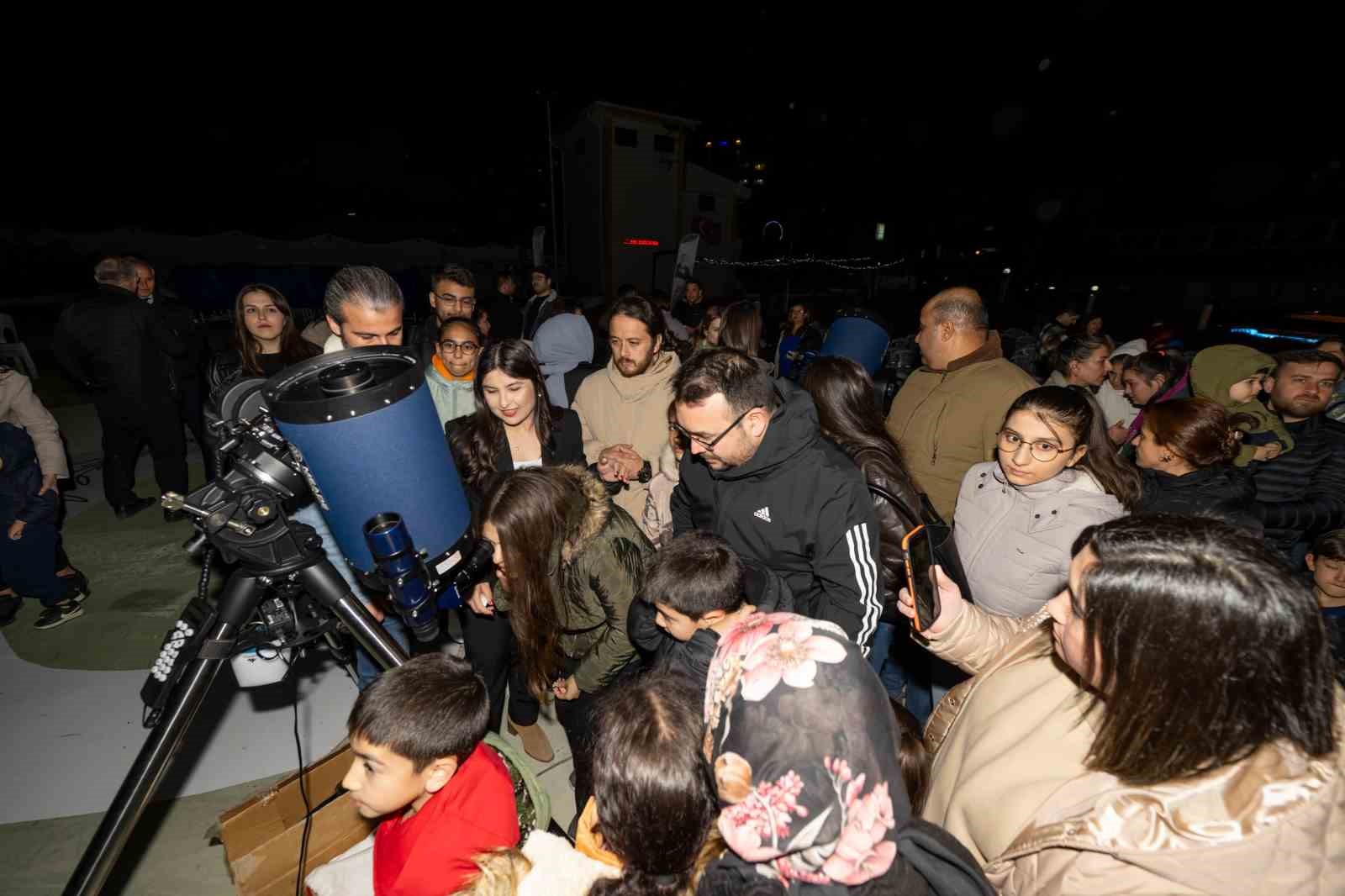 Silifkeliler, &rsquo;Gece G&ouml;zlem Etkinliği&rsquo;nde gezegenleri izledi
