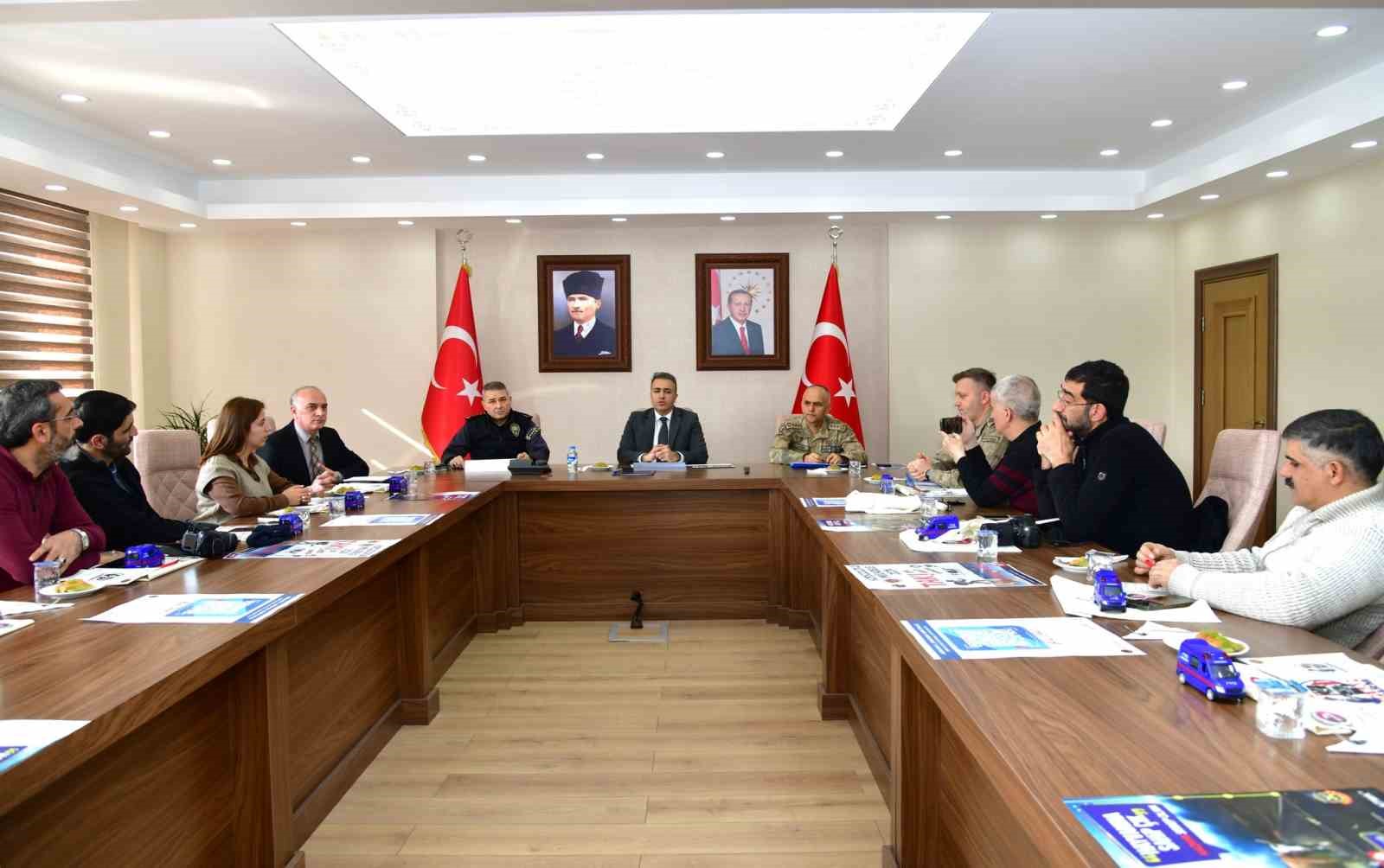 Ardahan&rsquo;da "Kapı Kapı Jandarma projesi" ile hayvan hırsızlıklarını &ouml;nleme &ccedil;alışmaları s&uuml;r&uuml;yor
