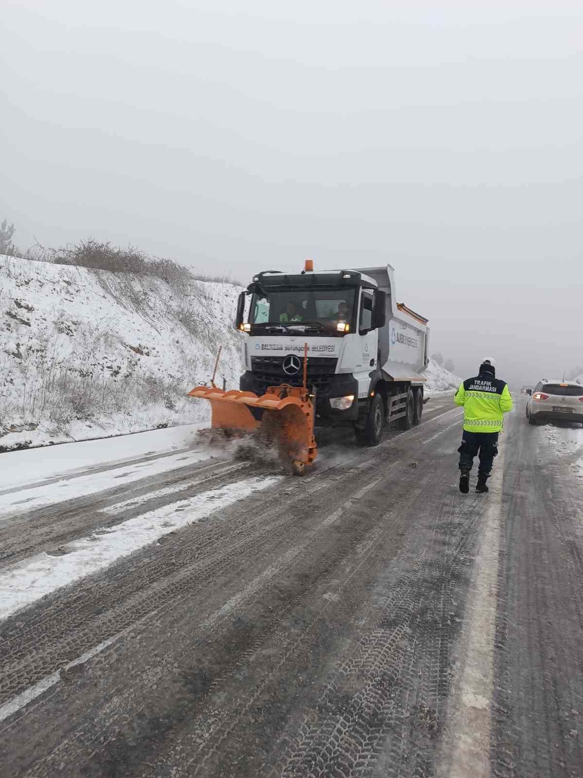Balıkesir B&uuml;y&uuml;kşehir&rsquo;den kar n&ouml;beti
