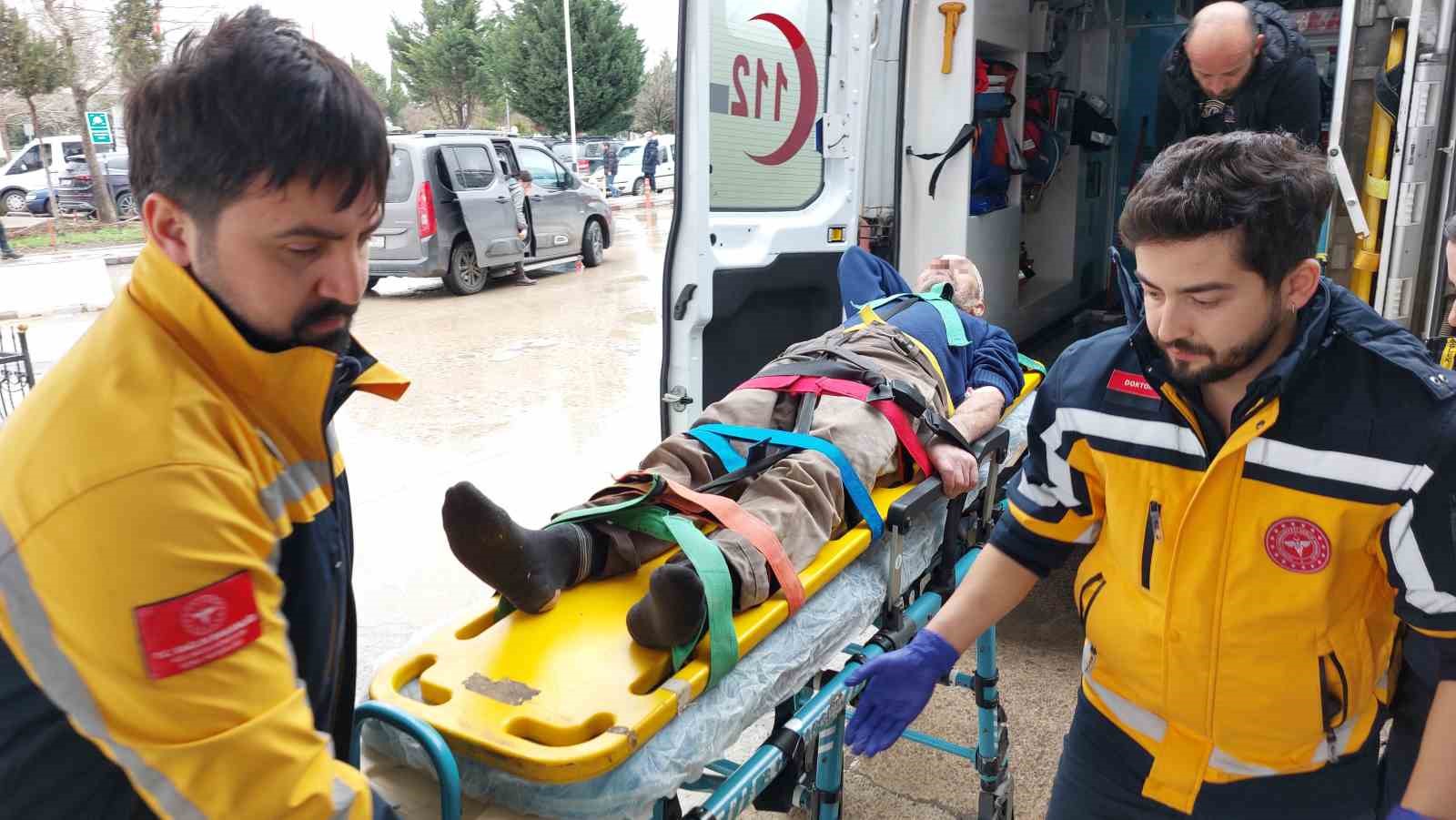 Çatıdan düşen kişi ağır yaralandı