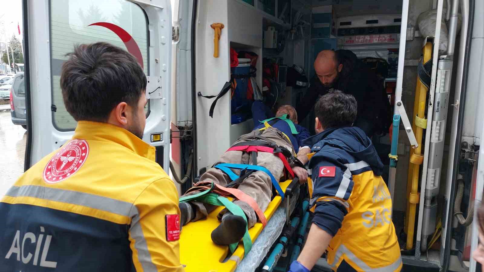 &Ccedil;atıdan d&uuml;şen kişi ağır yaralandı
