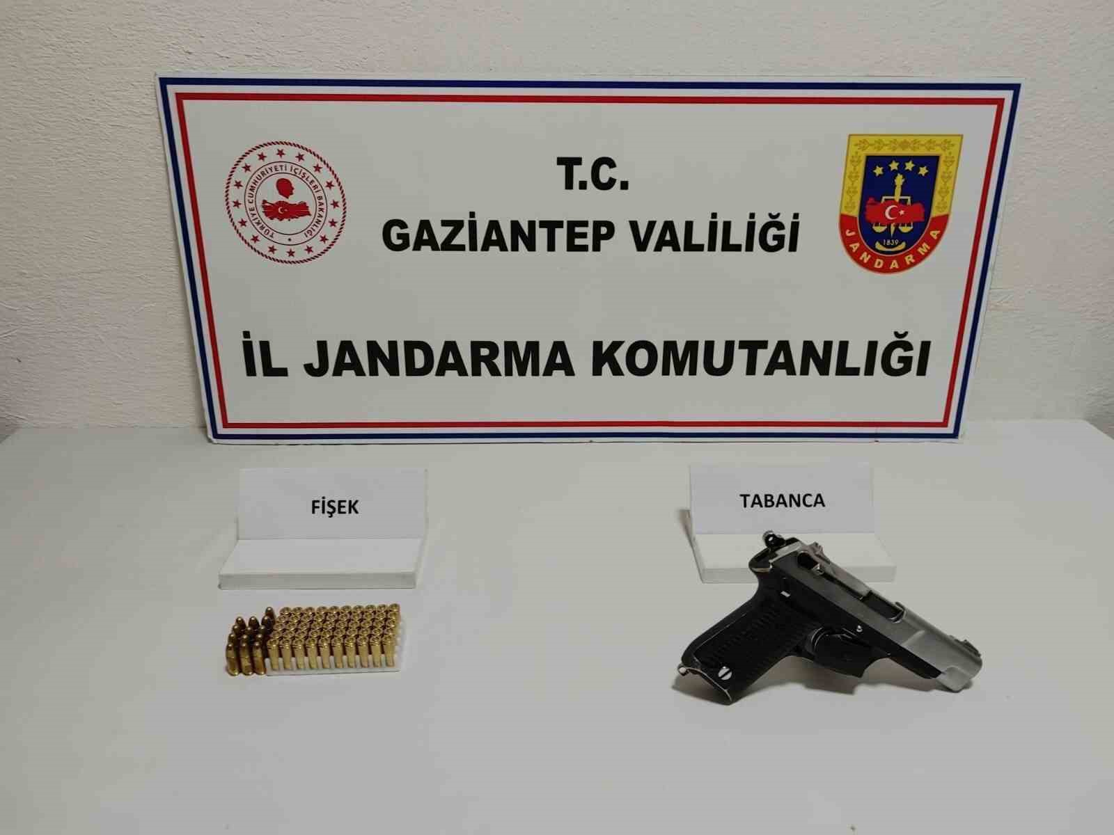 Gaziantep&rsquo;te 48 adet ka&ccedil;ak silah ge&ccedil;irildi: 18 g&ouml;zaltı
