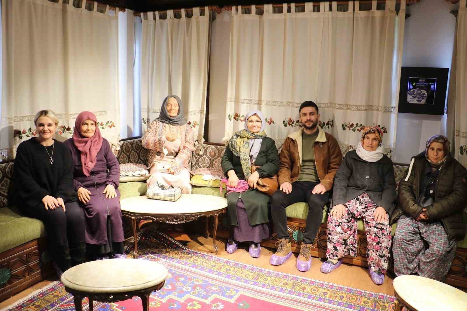 Manisa B&uuml;y&uuml;kşehir&rsquo;den y&uuml;zlerce kadına k&uuml;lt&uuml;rel gezi
