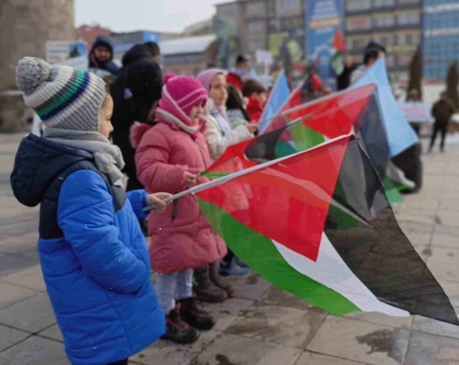 Sessiz yürüyüşleri 65 haftadır sürüyor