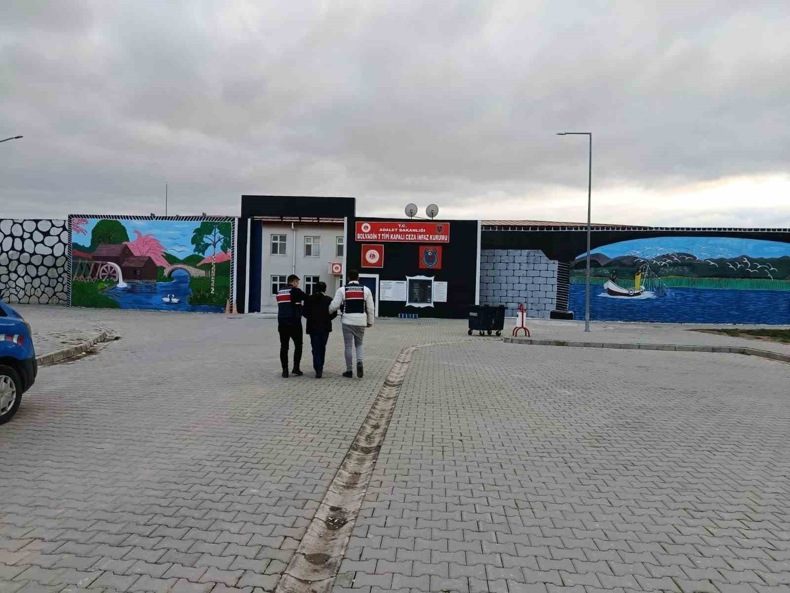 3 yıl 9 ay hapis cezasıyla aranan şahsı jandarma yakaladı
