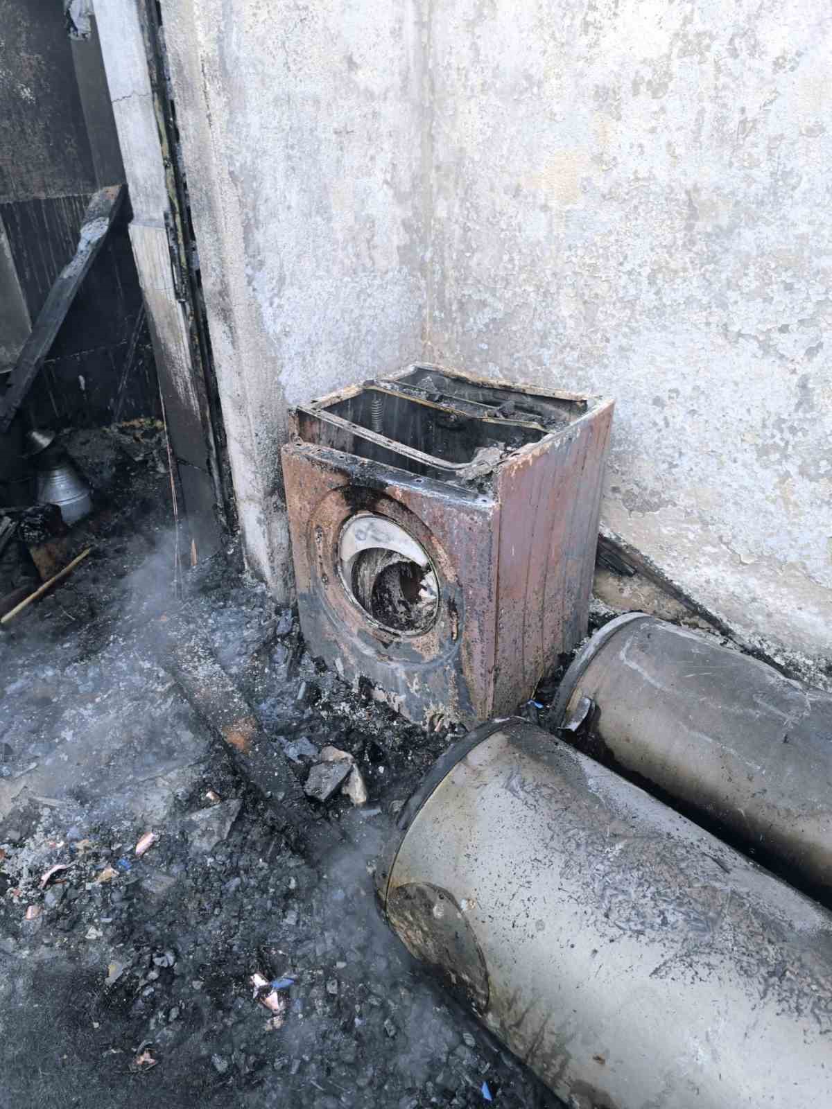 &Ccedil;aldıran&rsquo;da ev yangını
