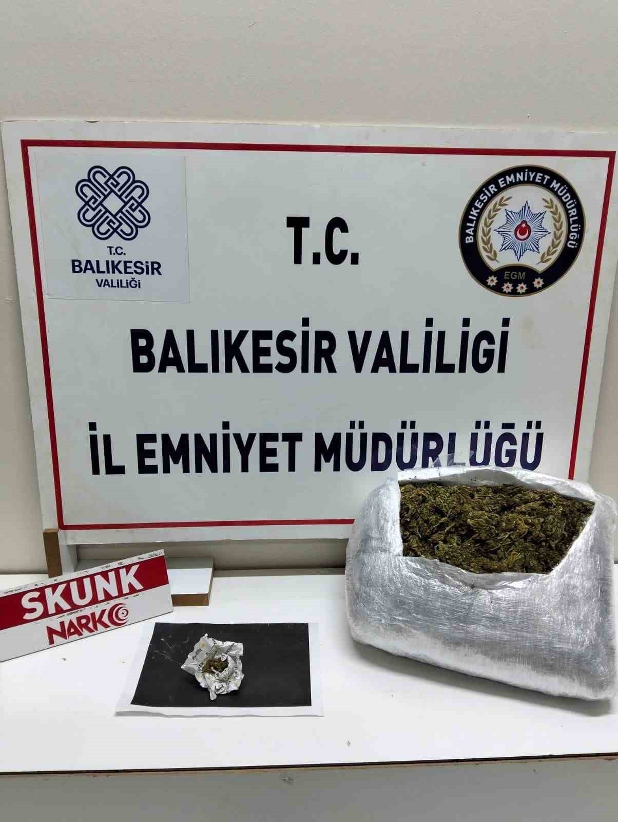 Edremit’te 696 gram uyuşturucu ele geçirildi