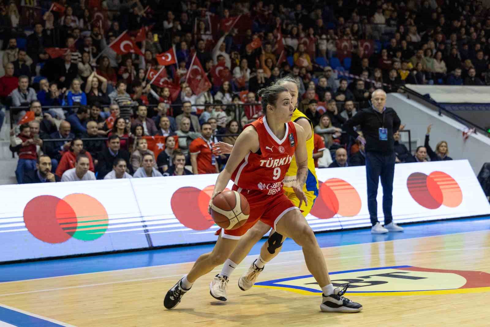 A Milli Kadın Basketbol Takımı namağlup Avrupa Şampiyonası’nda
