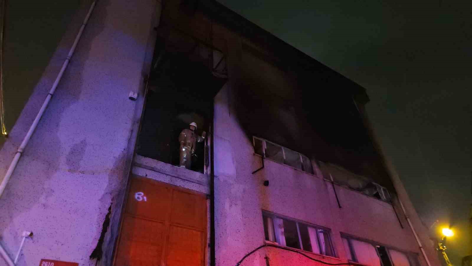 Bağcılar’da tekstil atölyesinde yangın: 2 kişi dumandan etkilendi