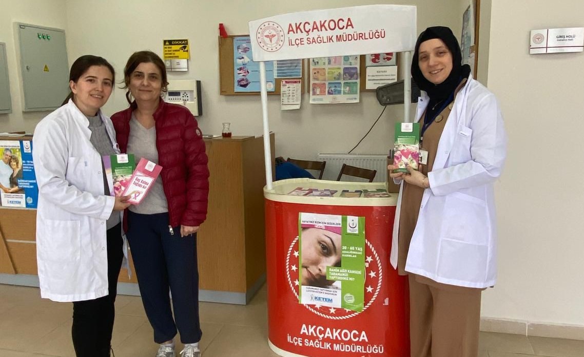 Sağlıkçılar kanserle ilgili vatandaşları bilgilendirdi