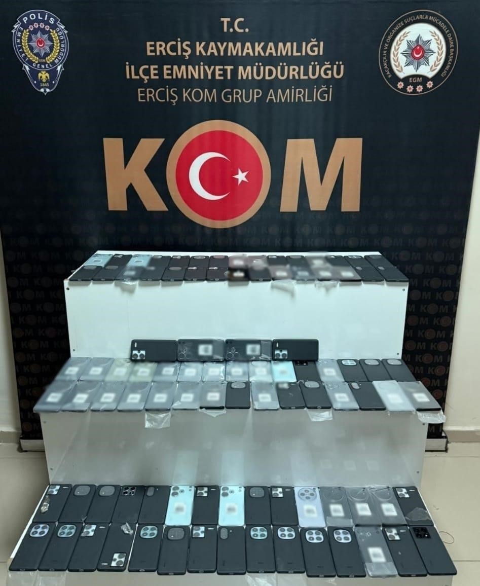 Van&rsquo;da g&uuml;mr&uuml;k ka&ccedil;ak&ccedil;ılığı operasyonu
