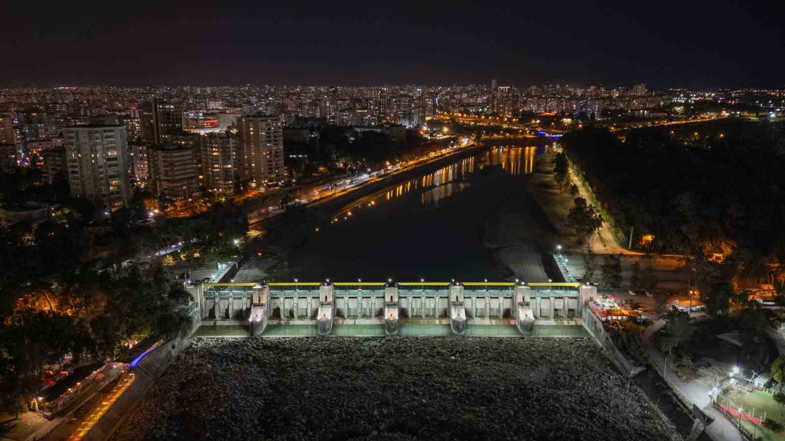 Adana geceleri ışıl ışıl