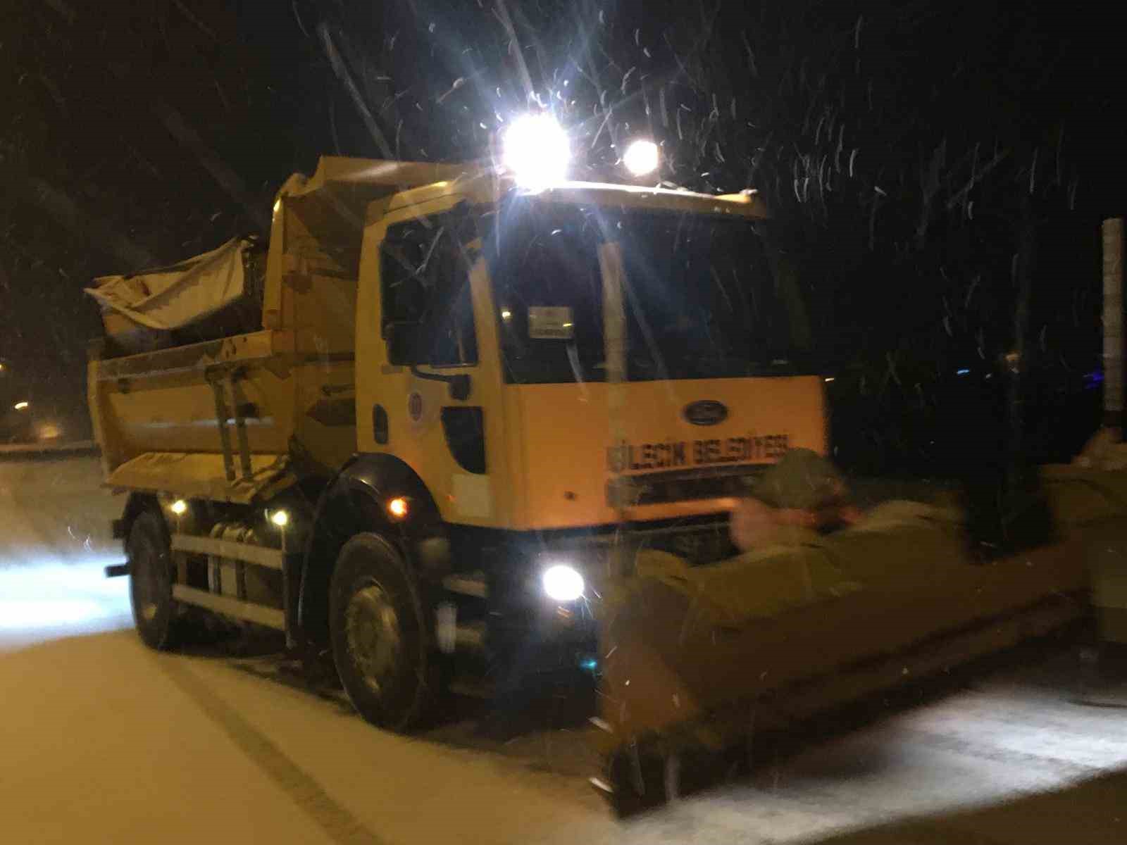 Belediye ekipleri gece boyunca teyakkuzda oldu
