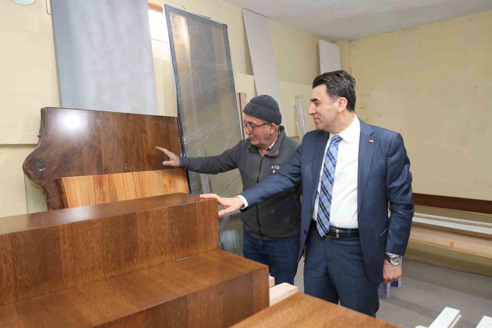 Depremzede Adil Kenziman&rsquo;a moral motivasyonu
