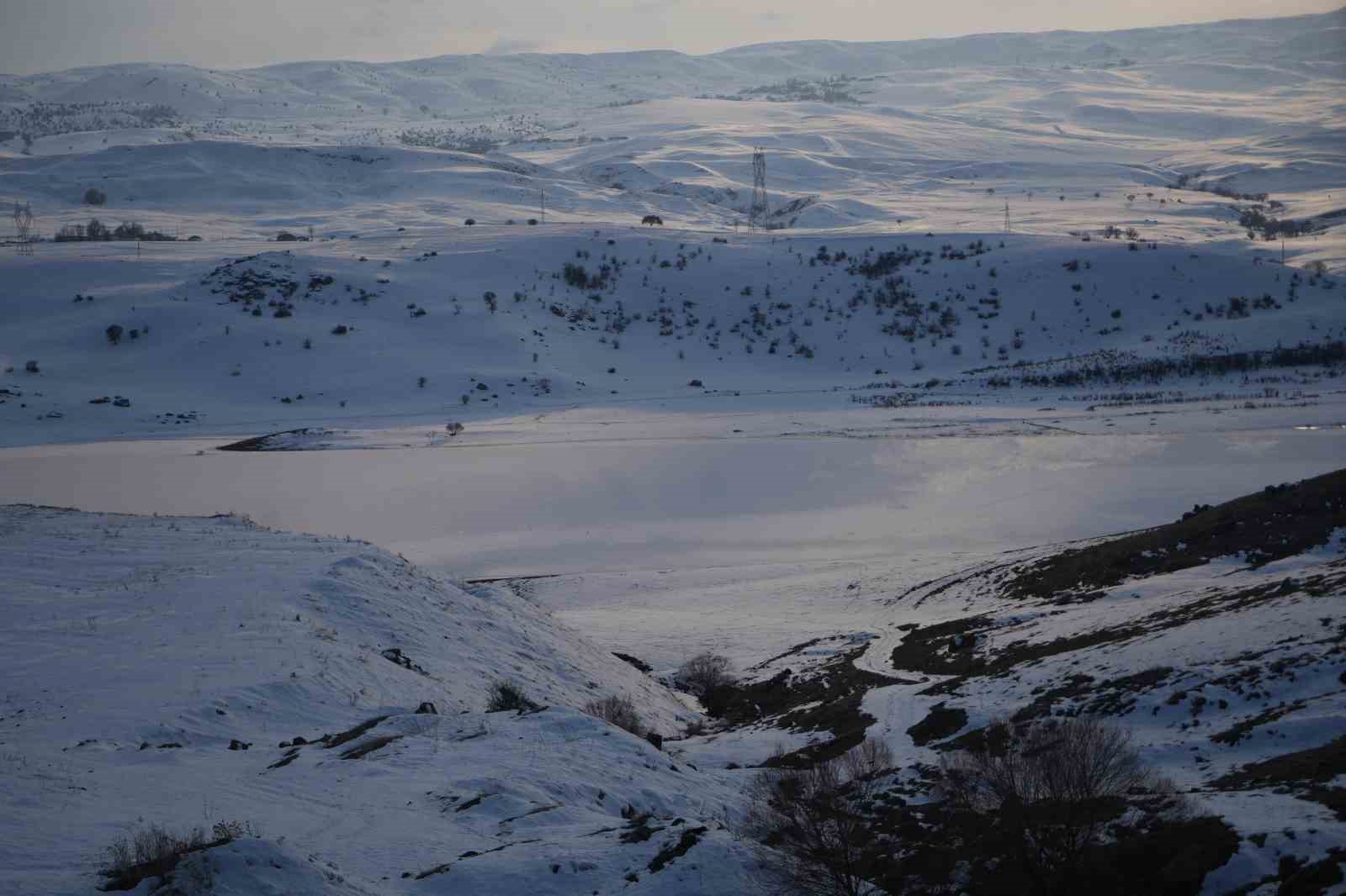 Muş’ta Alparslan-2 Barajı buz tuttu