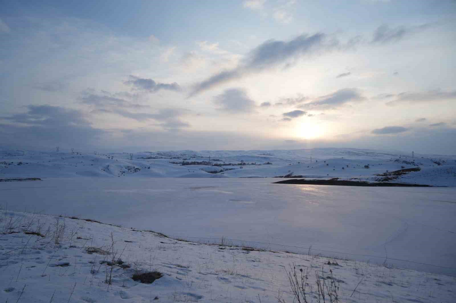 Muş&rsquo;ta Alparslan-2 Barajı buz tuttu
