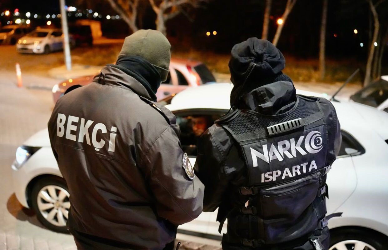 Isparta&rsquo;da narkoalan ve trafik uygulaması: 22 s&uuml;r&uuml;c&uuml;ye cezai işlem uygulandı
