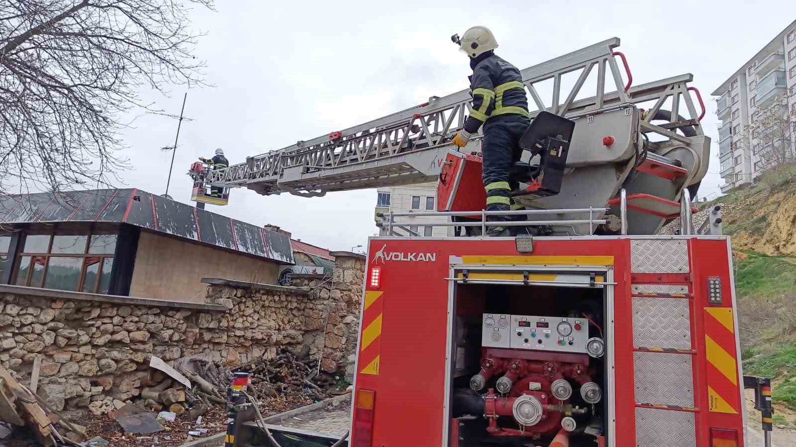 Baca yangının zamanında müdahaleyle büyümeden söndürüldü