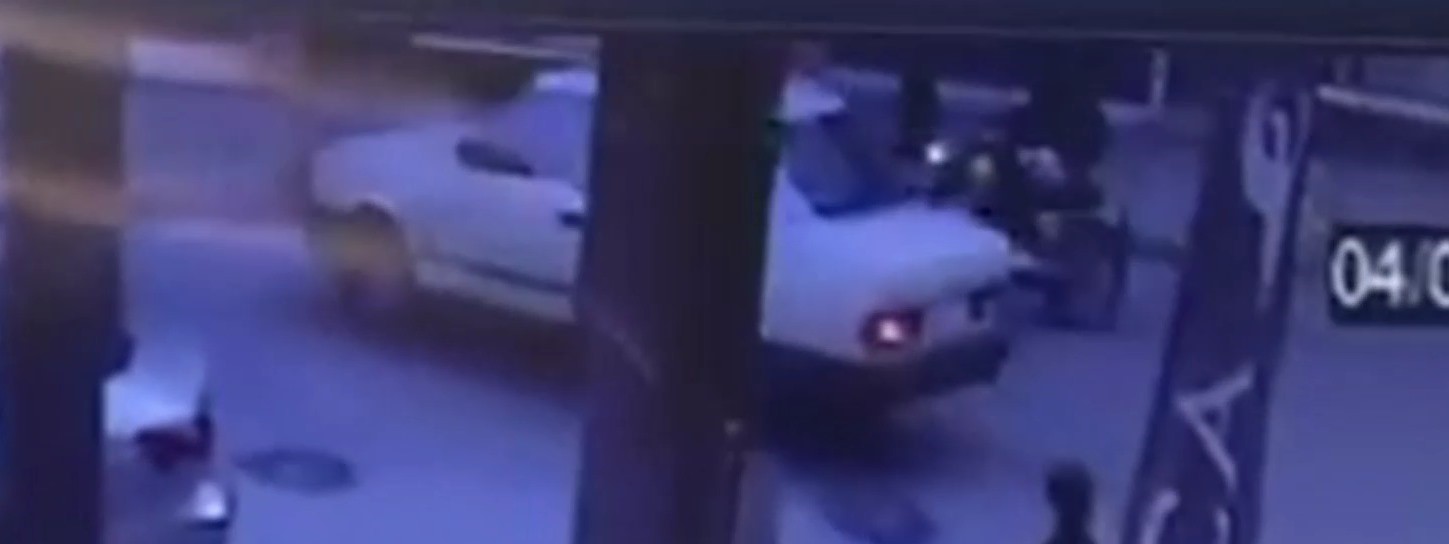 Denizli’de otomobile çarpan motosikletli yaralandı