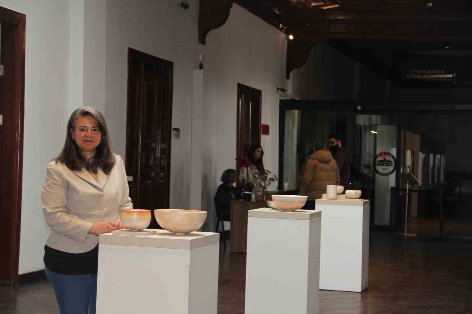 Bin 40 derecede pişirilen seramik eserler sanatseverlerden beğeni topladı