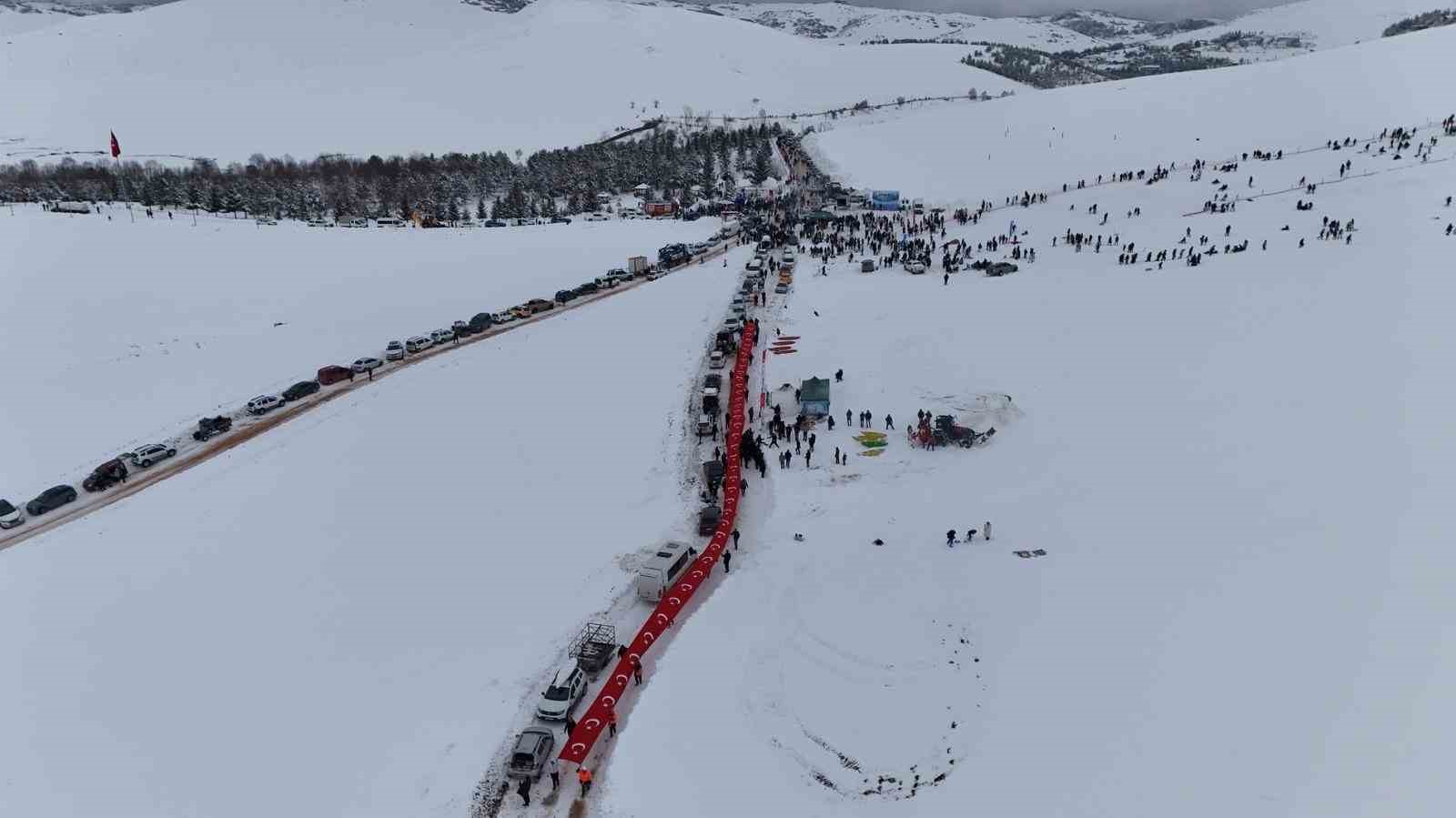 Menderesleri ile &uuml;nl&uuml; Perşembe Yaylası&rsquo;nda kar festivali
