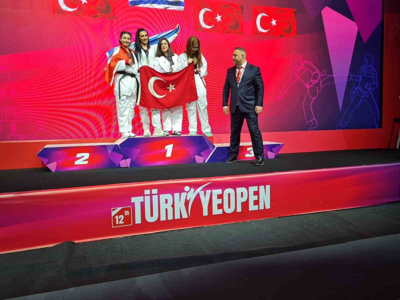 Denizlili taekwondoculardan büyük başarı