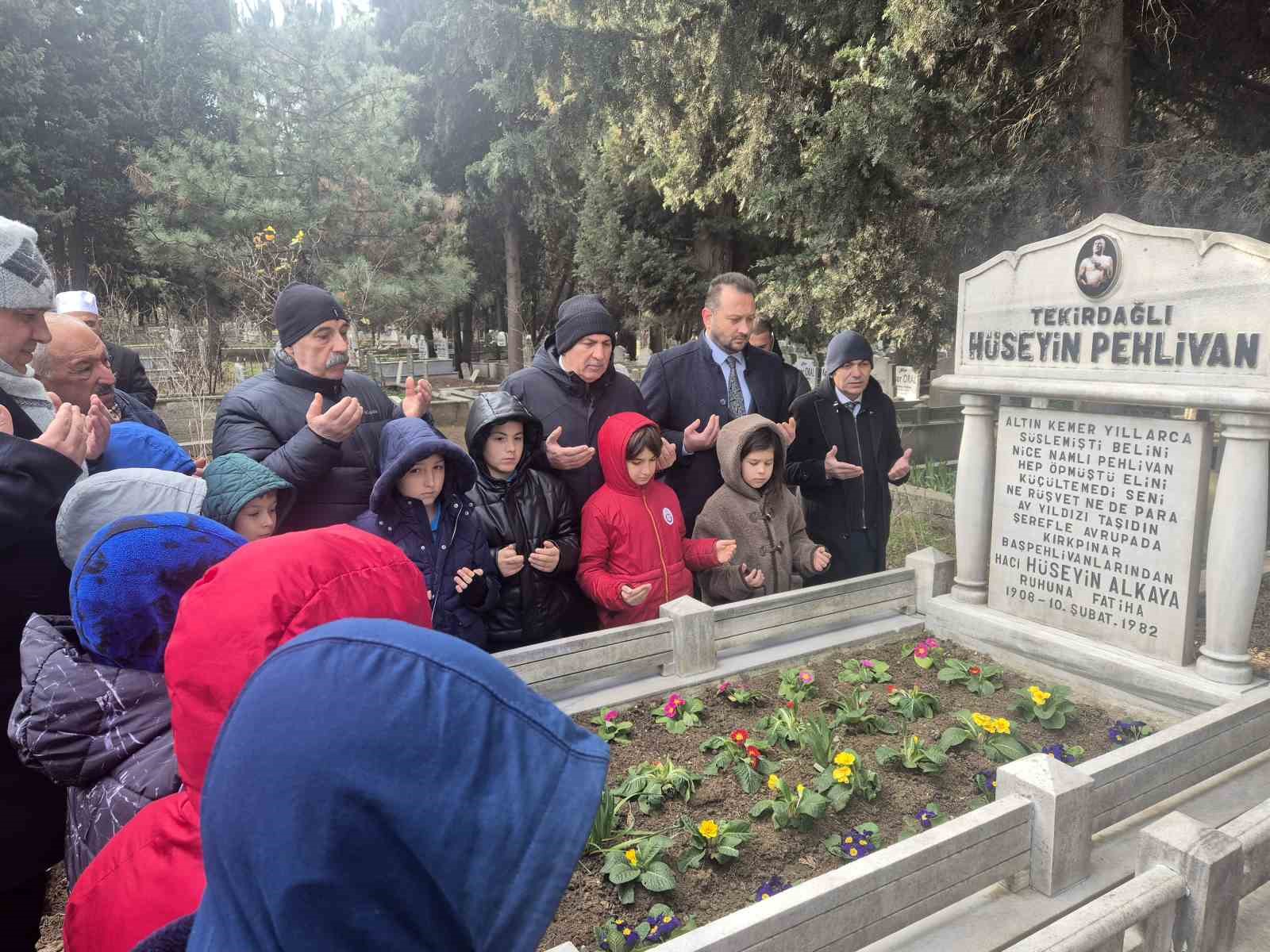 "Fransa Kasırgası" lakaplı Hüseyin Alkaya, mezarı başında anıldı