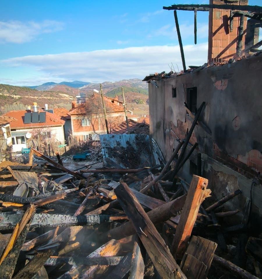 Hisarcık’ta korkutan yangın: 1 büyükbaş hayvan telef oldu