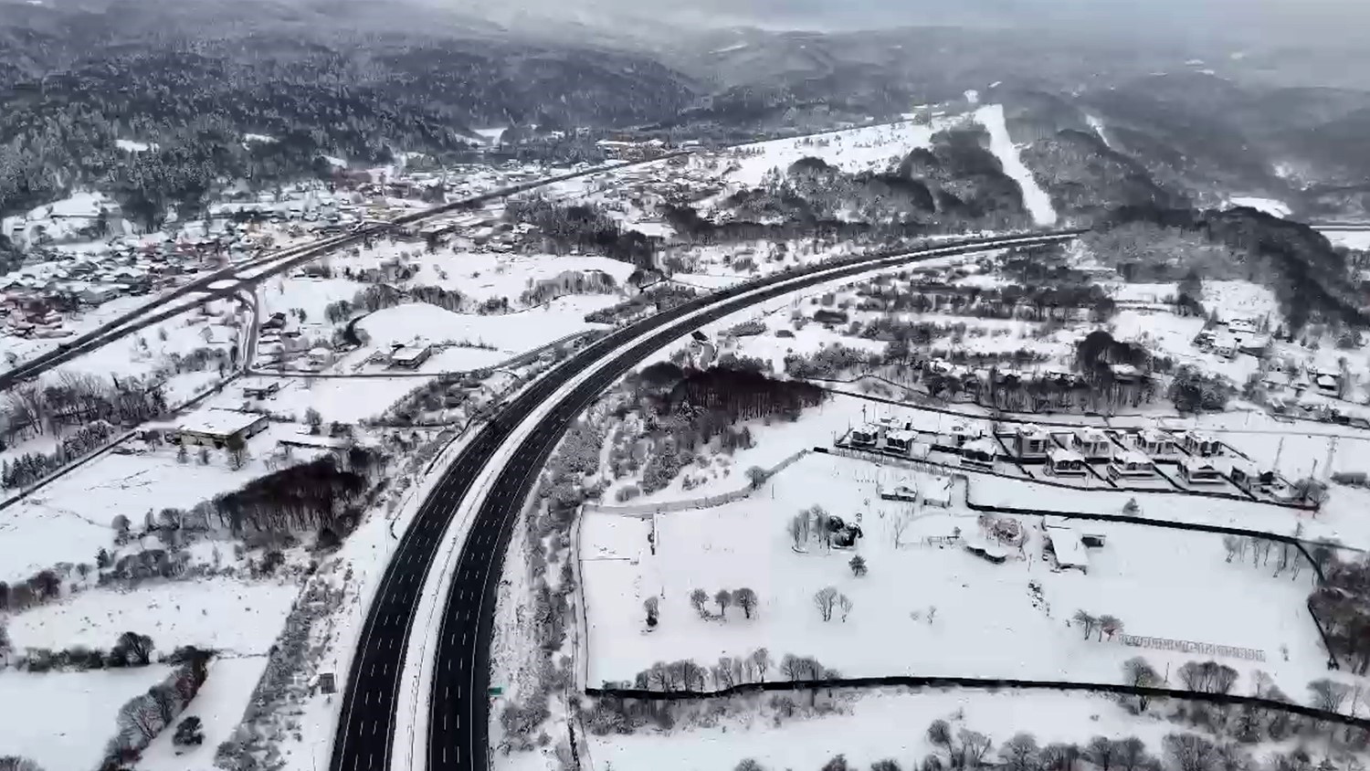 TEM Otoyolu’nun Bolu Dağı Tüneli havadan görüntülendi