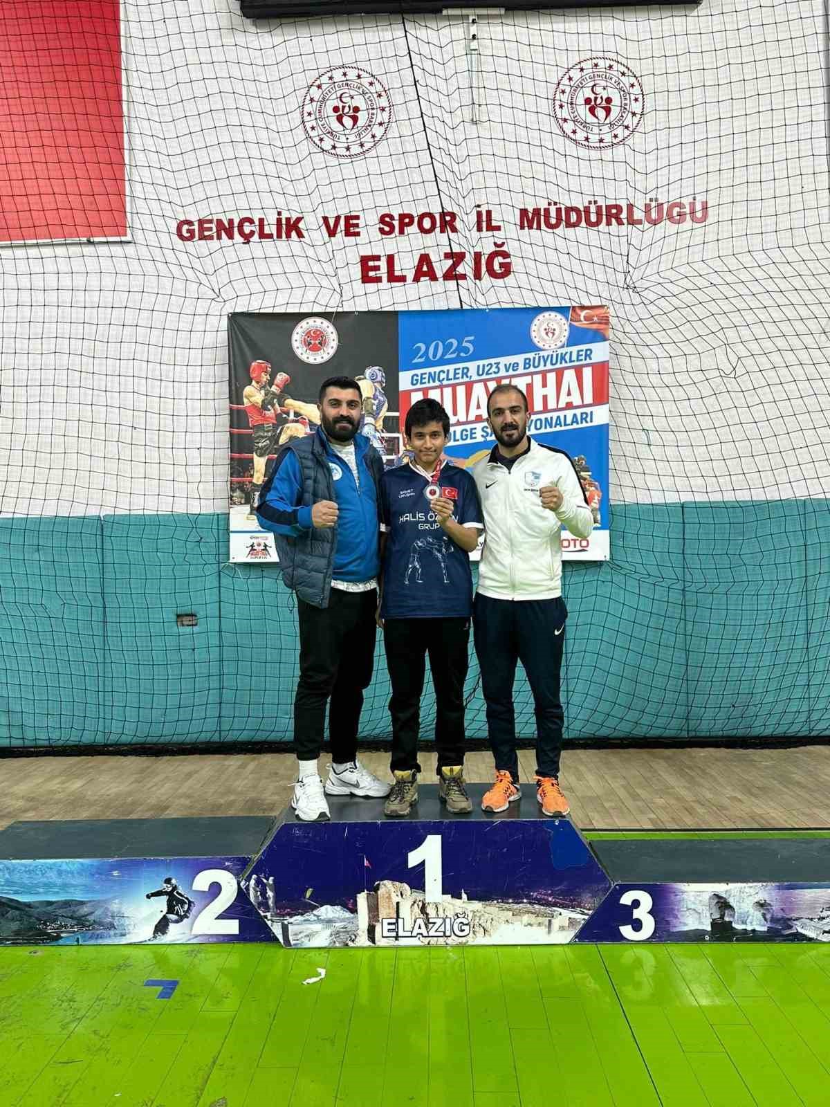 Muay Thaiciler madalya ile döndü