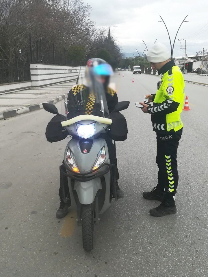 Manisa’da motosikletlilere ceza yağdı