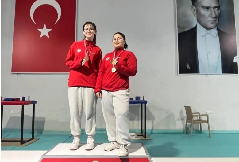 Tavşanlı Atat&uuml;rk Lisesi&rsquo;nden Bilek G&uuml;reşi Şampiyonasında gurur verici başarı
