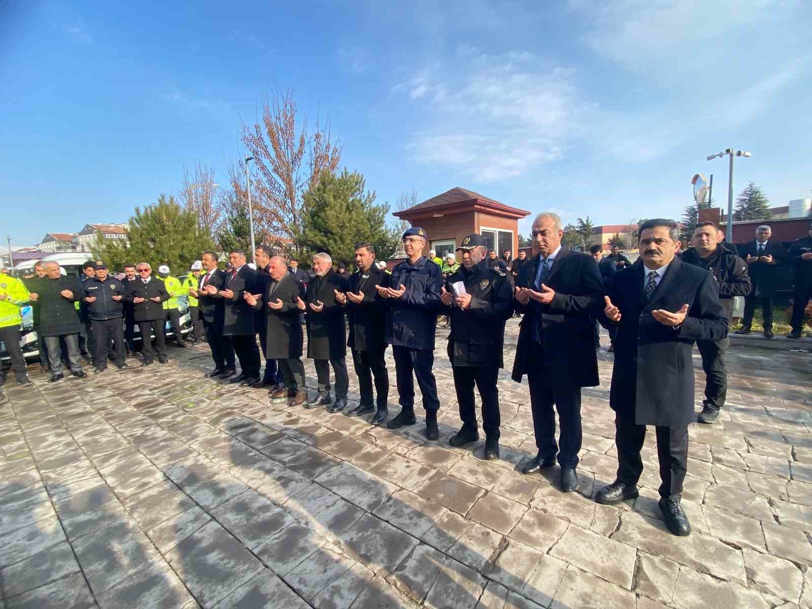 &Ccedil;orum İl Emniyet M&uuml;d&uuml;rl&uuml;ğ&uuml;&rsquo;ne tahsis edilen 21 ara&ccedil; dualarla teslim edildi
