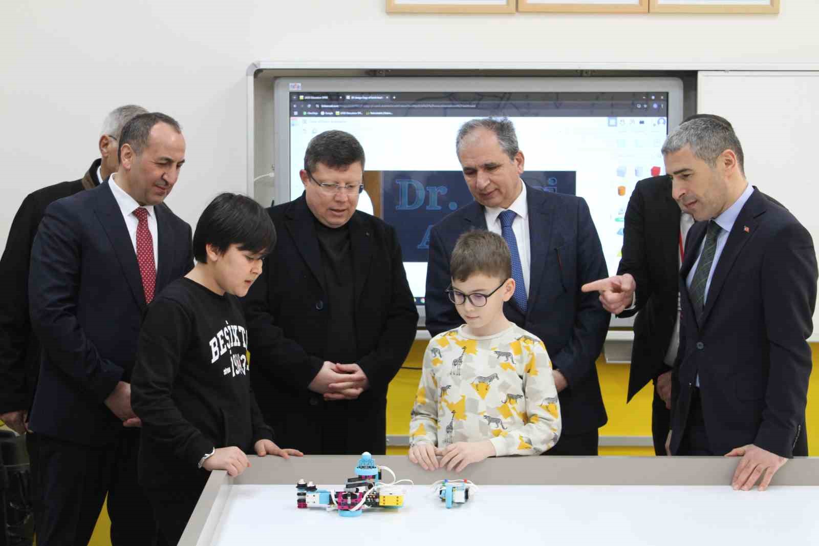 Hayırsever tarafından yapılan Naime-Nori Demir İmam Hatip Ortaokulu t&ouml;renle a&ccedil;ıldı
