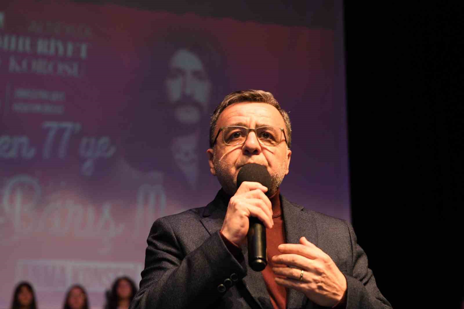 Altıeyl&uuml;l&rsquo;l&uuml; &Ccedil;ocuklar Barış Man&ccedil;o&rsquo;nun eserlerini s&ouml;yledi
