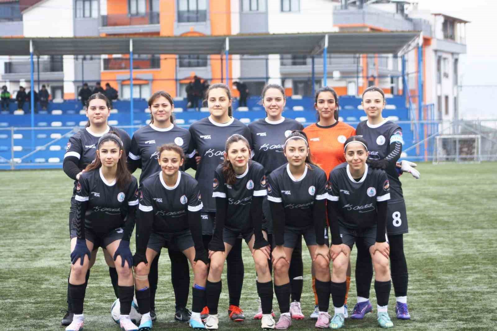 Körfezli kızlar Sakarya Serdivan’ı 5-0 yendi
