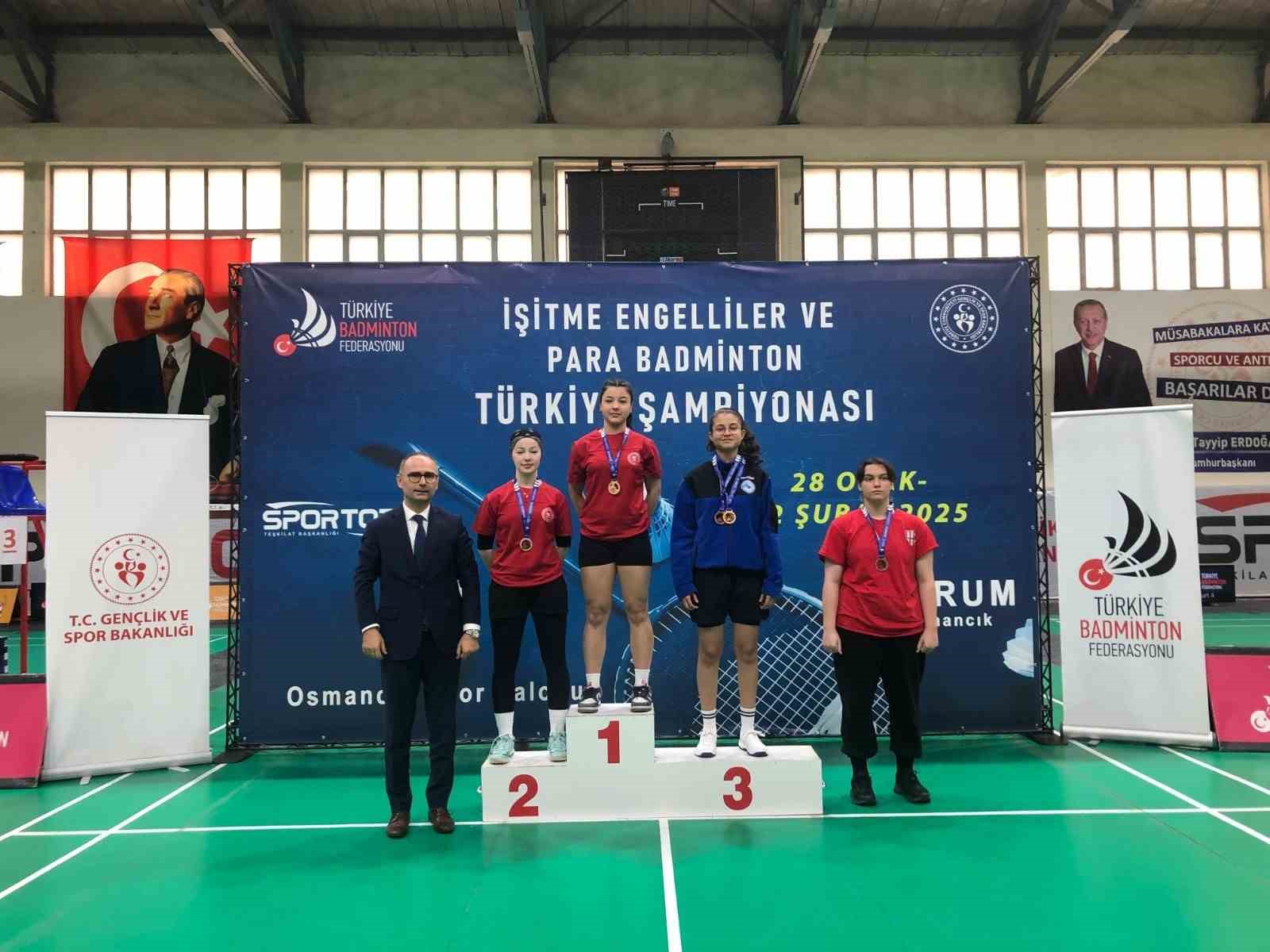 Denizlili para badmintoncular T&uuml;rkiye şampiyonasına damga vurdu

