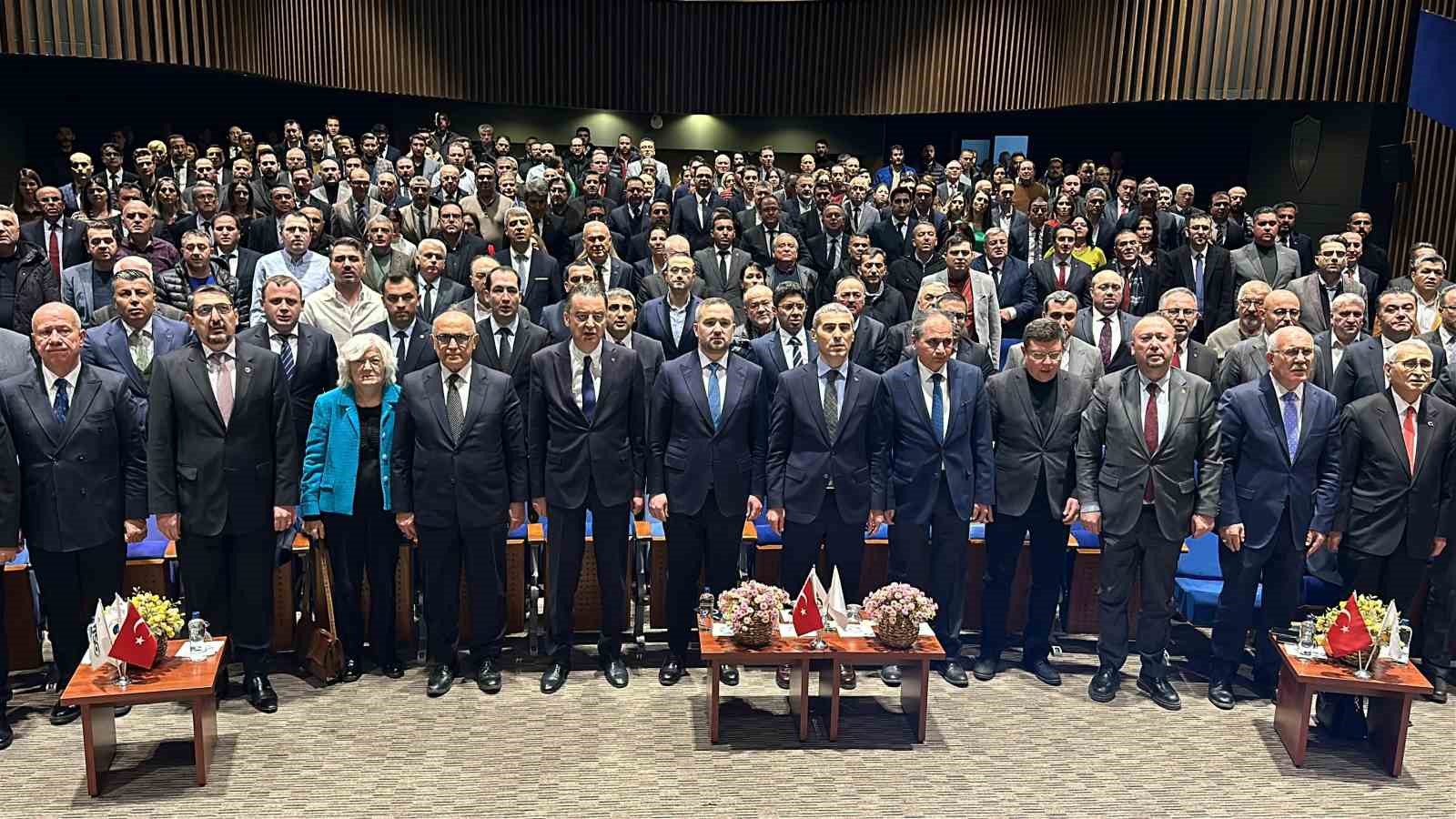 Merkez Bankası Başkanı Karahan, Uşak&rsquo;ta iş d&uuml;nyasıyla buluştu
